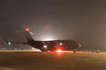 C17 cất cánh đưa các bác sĩ "mũ nồi xanh" Việt Nam sang Nam Sudan