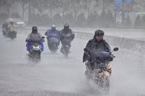 Dự báo thời tiết hôm nay: Áp thấp nhiệt đới gây mưa to ở Bắc Bộ