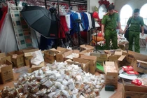 Hàng nghìn bánh trung thu không rõ nguồn gốc xuất hiện ở miền Tây