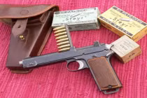 Cận cảnh khẩu súng ngắn tự động đầu tiên trên thế giới