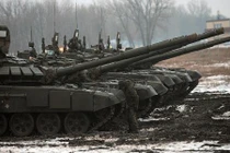 Quân đội Nga tung video khoe chiến thuật dùng xe tăng