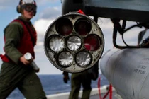 Bất ngờ cách Hải quân Mỹ biến F/A-18 Hornet thành cường kích