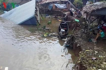 “Hà bá” nuốt 2 căn nhà của người dân ở An Giang