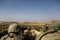 Mỹ không kích Quân đội Syria, thương vong lớn