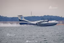 Thuỷ phi cơ lớn nhất thế giới của TQ lần đầu tiên được "xuống nước"