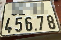 Bấm được biển số đẹp, thanh niên đem khoe gặp đúng "thánh phán"