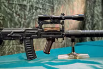 Lạ đời biến thể AK-74U với thiết kế chẳng giống ai