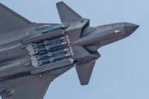 Mỹ lại bóc mẻ khả năng tấn công tầm xa của J-20 Trung Quốc