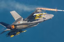 Kinh ngạc sức mạnh máy bay F-35 khi không tàng hình