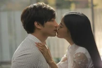 Đêm tân hôn, bật khóc khi hình ảnh tình cũ của chồng đập vào mắt