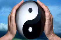 Xem tướng tay nên xem tay trái hay tay phải