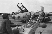 Cận cảnh máy bay ném bom họ “B” ít biết trong chiến tranh Việt Nam