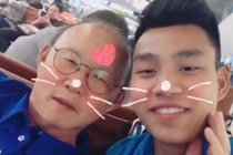 Video: Thầy Park thể hiện tình cảm cực đáng yêu cùng học trò