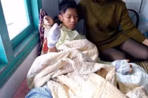 Một thiếu niên mất hai bàn tay vì pháo nổ