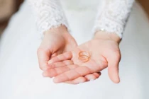 Tuyên bố của mẹ chồng tương lai khiến tôi và bố mẹ đẻ “tím mặt“