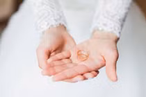 Tuyên bố của mẹ chồng tương lai khiến tôi và bố mẹ đẻ “tím mặt“