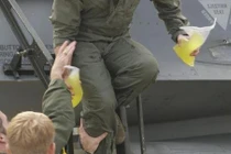 Sự thật phũ phàng cách phi công chiến đấu “đi vệ sinh” trên không