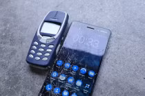 Nokia 6 và Nokia 3310 đọ sức ở thí nghiệm thả rơi