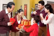 Vợ chồng trẻ than trời vì "cháy túi" khi chi Tết hàng trăm triệu đồng