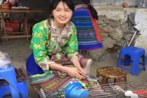 Thiếu nữ bán cơm lam, trứng gà nướng xinh đẹp ngây ngất dân mạng