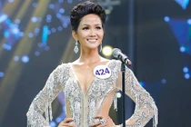 Hoa hậu H'Hen Niê uống đậu nành để tăng vòng 3, phơi nắng cho da nâu