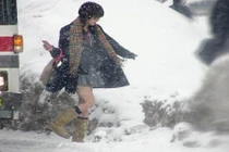 Trời rét dưới 0 độ C, nữ sinh Nhật Bản vẫn mặc váy siêu ngắn