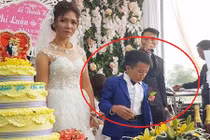 Chú rể cao 80cm cưới vợ xinh đẹp với chiều cao gấp đôi