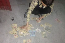 Thanh niên suýt mất Tết vì bị chó cưng cắn nát ví tiền 