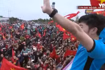 Đội tuyển U23 Việt Nam đã về đến sân bay Nội Bài