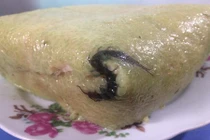 Nàng dâu Hải Phòng suýt ngất khi phát hiện bánh chưng có... rết 