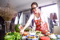 Nhiều người trẻ "sợ Tết": Ăn tết như thế nào trong thời đại 4.0?