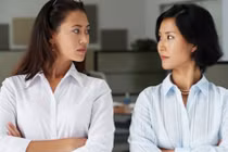 Cãi nhau với mẹ bạn trai vì bênh thần tượng Hàn Quốc