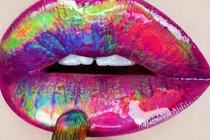 Son bóng holographic - xu hướng môi cuối cùng của năm 2016?