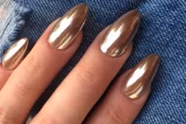 Trào lưu sơn móng tay màu Chrome 