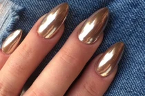 Trào lưu sơn móng tay màu Chrome 