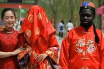 Quà cưới của đại gia châu Phi lấy vợ Trung Quốc gây choáng