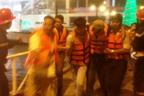 Diễn tập chữa cháy, cứu trăm người giữa sông Sài Gòn