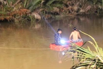 Trắng đêm tìm nữ sinh nhảy cầu tự tử vì giận bạn trai