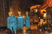 Sập hầm thủy điện: Vùng núi Tây Nguyên rực sáng, cứu hộ xuyên đêm