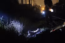 Ra đường ray nằm, bị tàu hỏa cán ngang, chết thảm