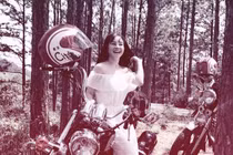 Những “xế hộp” hạng sang, tiền tỷ của ca sỹ Vy Oanh