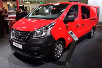 Nissan NV300 thế hệ mới giá bán 604 triệu có gì hot?