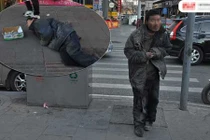 Chùm ảnh vạch trần chiêu lừa của “hành khất” Trung Quốc