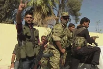 Ảnh: Quân nổi dậy FSA ăn mừng chiến thắng ở Dabiq