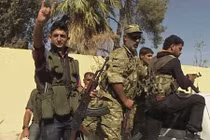 Ảnh: Quân nổi dậy FSA ăn mừng chiến thắng ở Dabiq