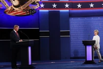 Những hình ảnh đầu tiên trong cuộc tranh luận Trump-Clinton