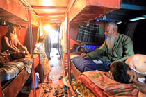 Soi "khách sạn rẻ nhất thế giới" 9.000 VND/đêm ở Bangladesh 