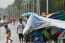 Ảnh bão Sarika càn quét Philippines trước khi vào Việt Nam