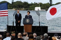 Ảnh: Thủ tướng Nhật Bản thăm Trân Châu Cảng