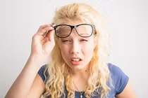 Giải mã vì sao thị lực tốt nhất lúc 8h tối và 8h sáng?